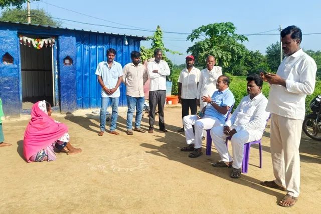 రైతుకుటుంబాన్ని పరామర్శించిన మాజీ ఎమ్మెల్యే