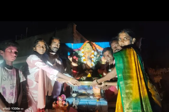 గణేష్ నిమజ్జనం వేలంలో లడ్డూ ప్రసాదాలు భక్తులకు దక్కిన అదృష్టం