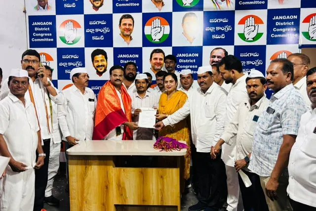 పేదలకు సీఎంఆర్ఎఫ్ చెక్కులు పంపిణీ చేసిన నాగపురి కిరణ్ గౌడ్