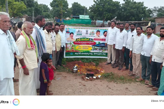 టీడీపీ నాయకుల భూమి పూజ: రూ. 20 లక్షల సీసీ రోడ్ల పనులకు శ్రీకారం
