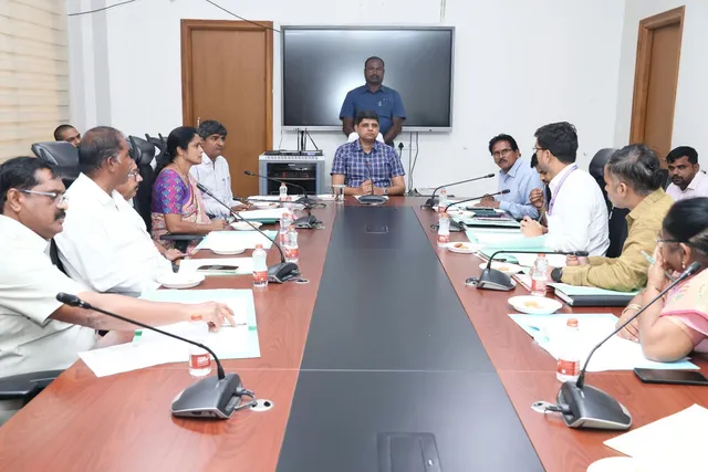 గాంధారి ఏకలవ్య పాఠశాలను రాష్ట్రంలో నంబర్‌వన్‌గా నిలపాలి: కలెక్టర్