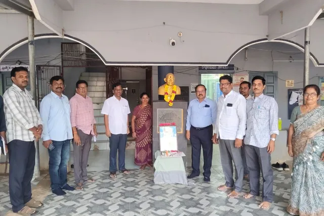 గాంధీ ఆశయ సాధనకు ప్రతి ఒక్కరూ కృషి చేయాలి: ఎంపీడీవో
