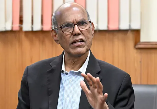 రూపాయి బలహీనతపై RBI మాజీ గవర్నర్‌ విశ్లేషణ.. కీలక సూచనలు