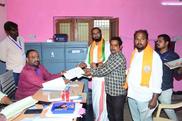 పెనుగొండ 11వ వార్డు కౌన్సిలర్ అభ్యర్థిగా మారుతి నామినేషన్ పెనుగొండ 11వ వార్డు కౌన్సిలర్ అభ్యర్థిగా మారుతి నామినేషన్