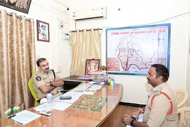 నగరిలో ఎన్నికల ఏర్పాట్లను పరిశీలించిన ఎస్పీ తుషార్ డూడి నగరిలో ఎన్నికల ఏర్పాట్లను పరిశీలించిన ఎస్పీ తుషార్ డూడి