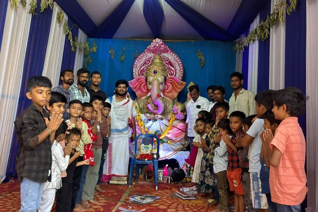 పాత సూరారంలో వైభవంగా విద్యార్థుల సరస్వతీ దేవి పూజ
