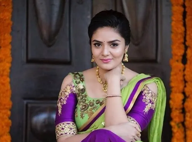 'బిగ్ బాస్' షోపై శ్రీముఖి అనుచిత వ్యాఖ్యలు.. నెటిజన్ల ఆగ్రహం