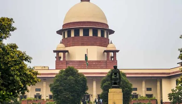 ఫుట్ ఫాత్, క్రాసింగ్ లేకపోతే మేమే ధర్నాకు దిగుతాం: సుప్రీంకోర్టు