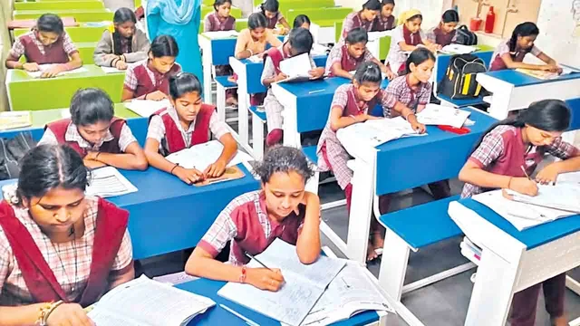 సెలవుల్లేవ్.. గురుకులాల్లో ఈ నెల 16 వరకు స్పెషల్ క్లాసులు! సెలవుల్లేవ్.. గురుకులాల్లో ఈ నెల 16 వరకు స్పెషల్ క్లాసులు!