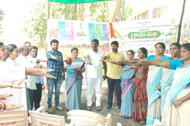 గ్రామసభలో పారిశుద్ధ్య కార్మికులకు సన్మానం గ్రామసభలో పారిశుద్ధ్య కార్మికులకు సన్మానం