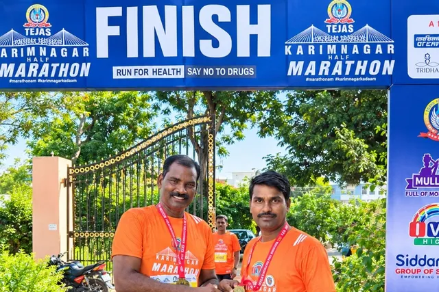 21 కిలోమీటర్ల హాఫ్ మారథాన్ రన్ను పూర్తీ చేసిన ఉపసర్పంచ్ దుస్స కుమార్ 21 కిలోమీటర్ల హాఫ్ మారథాన్ రన్ను పూర్తీ చేసిన ఉపసర్పంచ్ దుస్స కుమార్