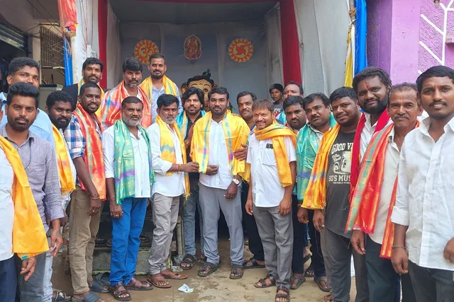 జూబ్లీహిల్స్ ఎమ్మెల్యేకు అన్నదాన కార్యక్రమంలో సన్మానం జూబ్లీహిల్స్ ఎమ్మెల్యేకు అన్నదాన కార్యక్రమంలో సన్మానం