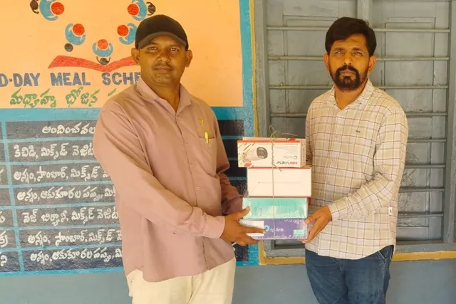 శ్రీరాంపురం పాఠశాలకు సీసీ కెమెరాలు, ఉచిత ఇంటర్నెట్