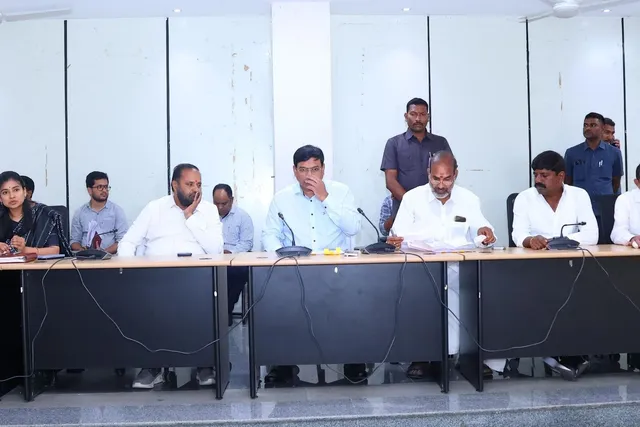 వస్త్ర పరిశ్రమ అభివృద్ధికి ప్రభుత్వం కట్టుబడి ఉంది.. ఆది శ్రీనివాస్