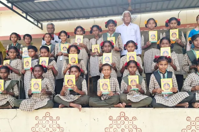 పెద్ద బాలశిక్ష పుస్తకాల పంపిణీ