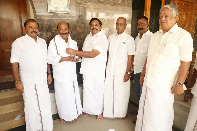 திமுகவில் இருந்து விலகி மீண்டும் அதிமுகவில் இணைந்த தலைவர்