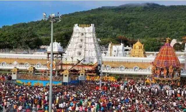 శ్రీవారి సర్వదర్శనానికి 18 గంటలు సమయం