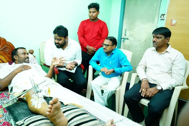 జర్నలిస్ట్ సూర్య నాయక్‌ ను పరామర్శించిన మాదల చైతన్య