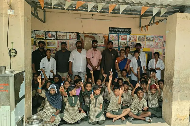 గుంటూరులో విద్యార్థుల రక్త నమూనాల సేకరణ గుంటూరులో విద్యార్థుల రక్త నమూనాల సేకరణ