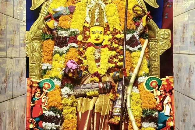 పెనుగొలను శివాలయంలో పార్వతీదేవికి లలితా త్రిపుర సుందరి అలంకరణ
