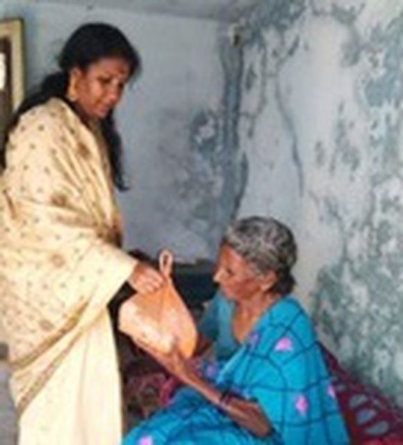 పెళ్ళి రోజు సందర్భంగా బాయిజమ్మ సాయి సేవా ట్రస్ట్ అధ్వర్యంలో ఆహార పంపిణీ
