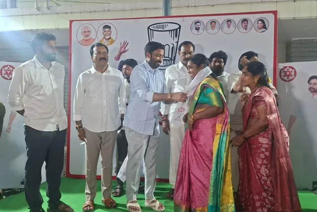 ఎంపీ ఉదయ్  ఆధ్వర్యంలో పార్టీ లో చేరిన వైసీపీ నాయకులు