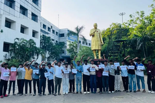 JNTUH వీసీకి విద్యార్థుల మద్దతు.. తప్పుడు ప్రచారంపై ఖండన! JNTUH వీసీకి విద్యార్థుల మద్దతు.. తప్పుడు ప్రచారంపై ఖండన!