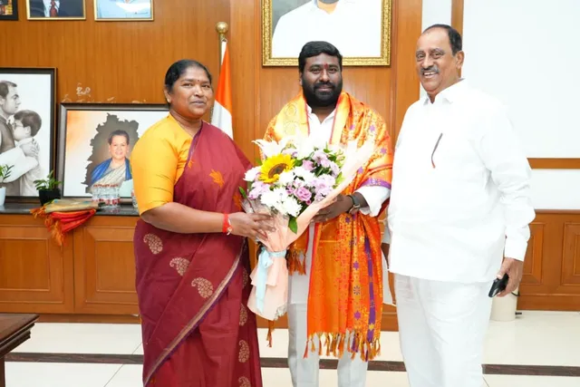 పైడాకుల అశోక్‌కు జన్మదిన శుభాకాంక్షలు తెలిపిన మంత్రి సీతక్క