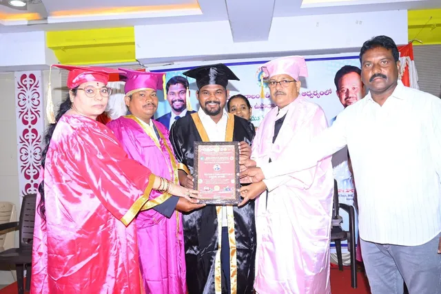 మఠం విజయభాస్కర్‌కు గౌరవ డాక్టరేట్