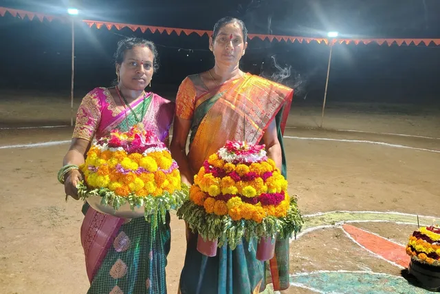 కాటారంలో వైభవంగా సద్దుల బతుకమ్మ సంబరాలు