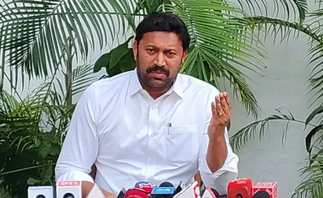 చోటామోటా నాయకులకు 25 మంది గన్మెన్లను ఇచ్చారు.. ఎంపీ అవినాష్ రెడ్డి చోటామోటా నాయకులకు 25 మంది గన్మెన్లను ఇచ్చారు.. ఎంపీ అవినాష్ రెడ్డి
