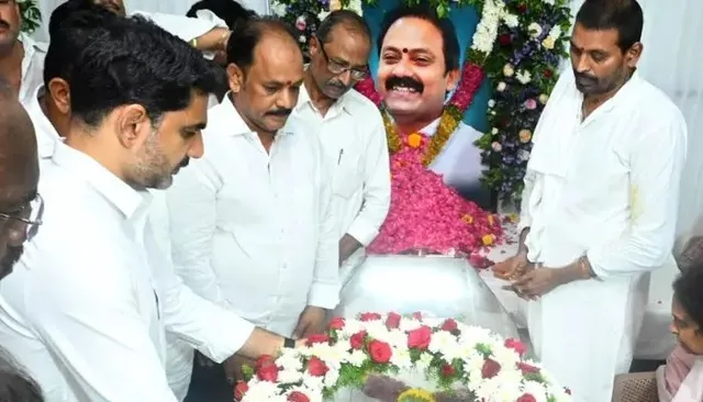 Minister Lokesh attended Alla Nani's funeral