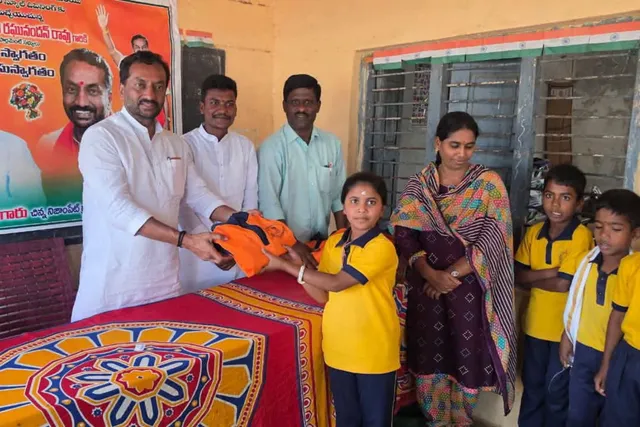 ప్రభుత్వ పాఠశాలలో మౌలిక వసతులకు కృషి చేస్తాను - ఎంపీ రఘునందన్ ప్రభుత్వ పాఠశాలలో మౌలిక వసతులకు కృషి చేస్తాను - ఎంపీ రఘునందన్