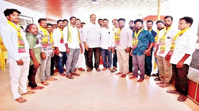 వైసీపీ నుంచి టీడీపీలోకి చేరికలు