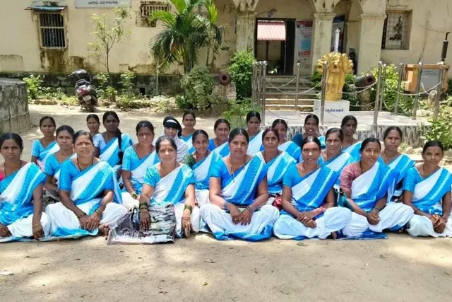 ఎల్లారెడ్డిలో ఆశా వర్కర్ల నిరసన