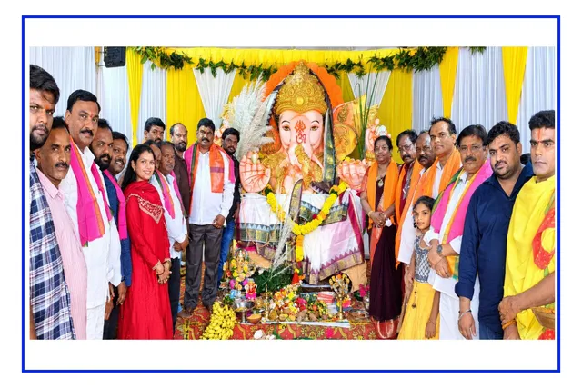 పాల్వంచలో వినాయక మండపాలను సందర్శించిన కొత్వాల శ్రీనివాసరావు