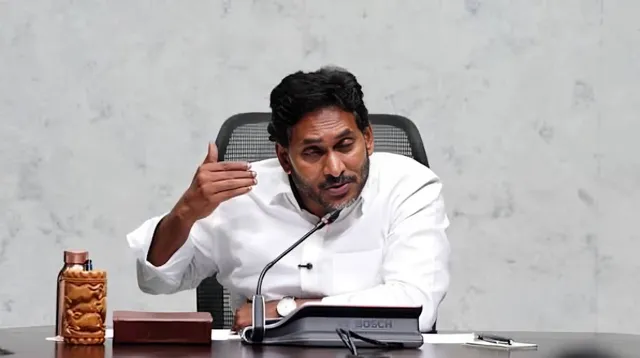 జగన్‌కు ఏమీ తెలియదా?.. ఆ ముద్ర కోటరీనే వేస్తోందా?