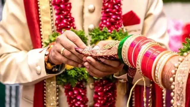 ప్రేమ పెళ్లి.. జేసీబీలతో యువకుడి ఇళ్లు కూల్చివేత