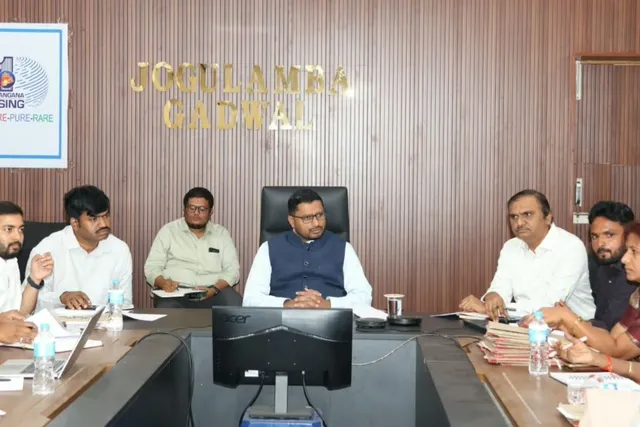 నిబంధనల ప్రకారమే ఆధార్ అప్‌డేట్‌లు చేయాలి: కలెక్టర్