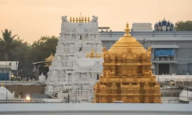 శ్రీవారి సర్వదర్శనానికి 12 గంటల సమయం