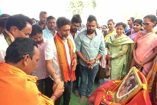 గుండుగొలను గ్రామంలో సీసీ రోడ్డు నిర్మాణానికి శంకుస్థాపన