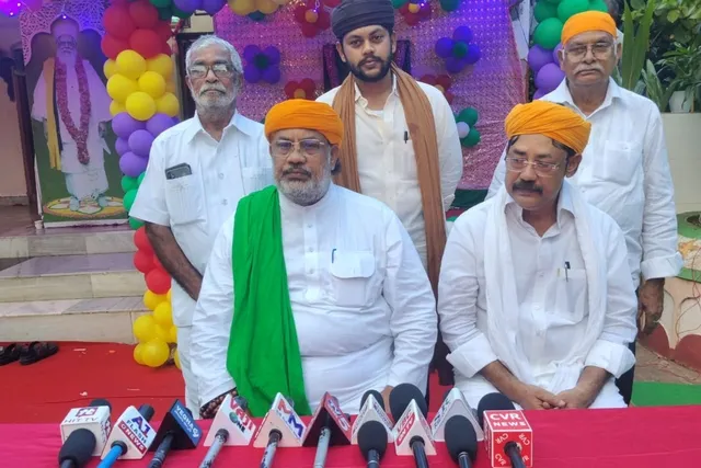 శాంతి, సామరస్యానికి ఖాదర్ బాబా దర్గా ప్రతీక: పీఠాధిపతి