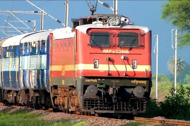 రైల్వే ప్రయాణికులకు బిగ్ షాక్.. ఆ రూట్లో వెళ్లే ఈ రైళ్లన్నీ రద్దు!