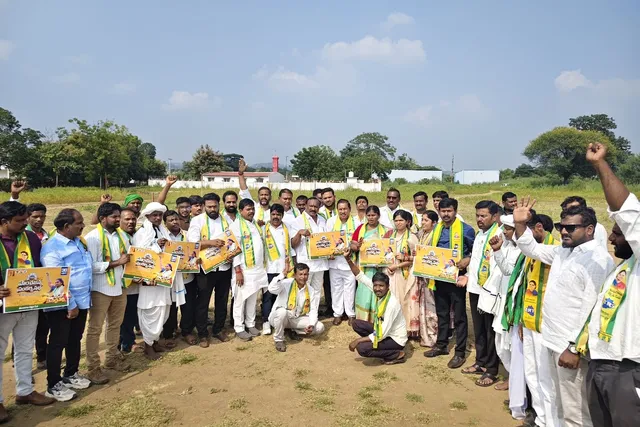 ఇంద్రవెల్లి సభ పోస్టర్లను విడుదల చేసిన టీఆర్ఎస్ నేతలు ఇంద్రవెల్లి సభ పోస్టర్లను విడుదల చేసిన టీఆర్ఎస్ నేతలు