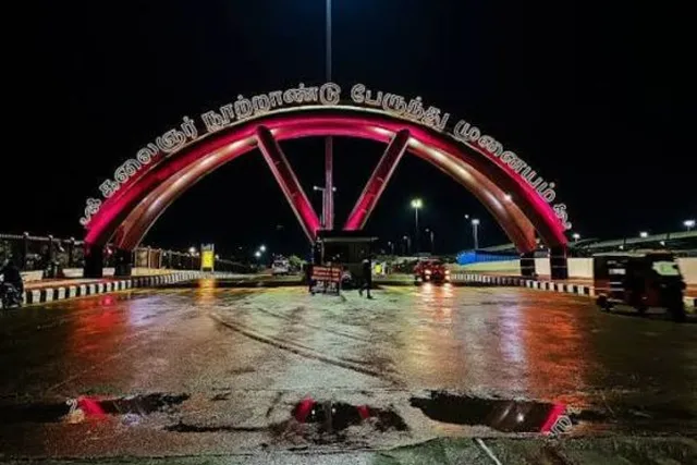 விஜயதசமி தொடர் விடுமுறை: கிளாம்பாக்கத்தில் அலைமோதும் மக்கள் கூட்டம்!