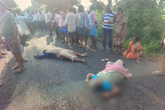 ట్రాక్టర్ - బైక్ ఢీ.. ఇద్దరు మృతి ట్రాక్టర్ - బైక్ ఢీ.. ఇద్దరు మృతి