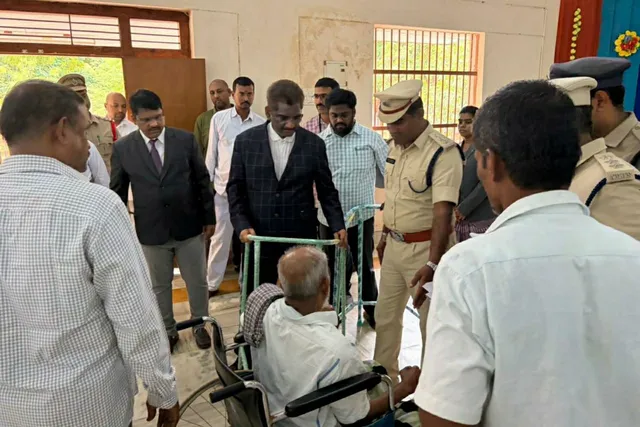 ఖైదీలకు వీల్ ఛైర్స్, వాకర్స్, వినికిడి యంత్రాలు పంపిణీ