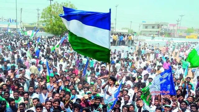 వైసీపీకి భారీ షాక్.. కీలక నేతల రాజీనామా