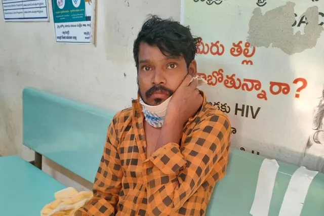 కత్తి పీటతో పీక కోసుకొన్న గిరిజన యువకుడు