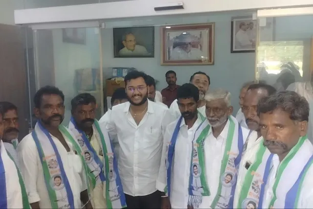 సోగనూరు గ్రామంలో టీడీపీ నుంచి వైఎస్సార్‌ సీపీలోకి భారీ చేరికలు!